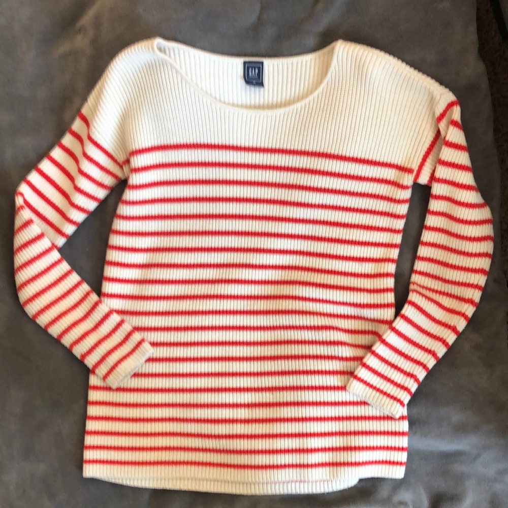 Gap sweater